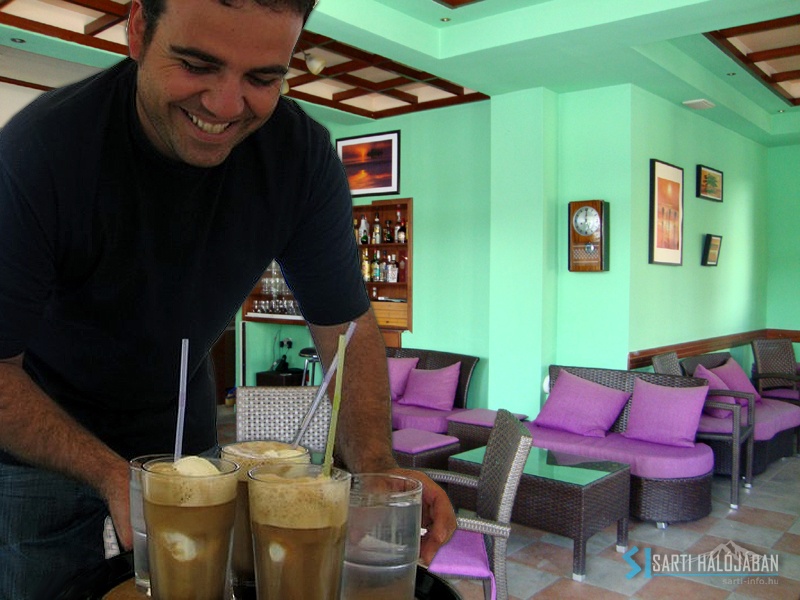 Cafe Paps Sarti, Christos