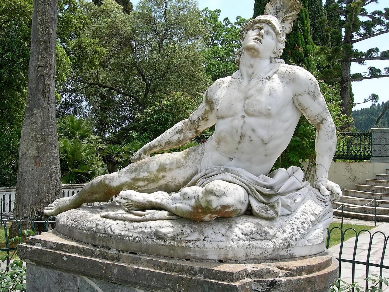 Akhilleusz szobra Korfu szigetén